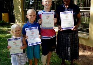 Oupa Callie Lotz trots op kleinkinders